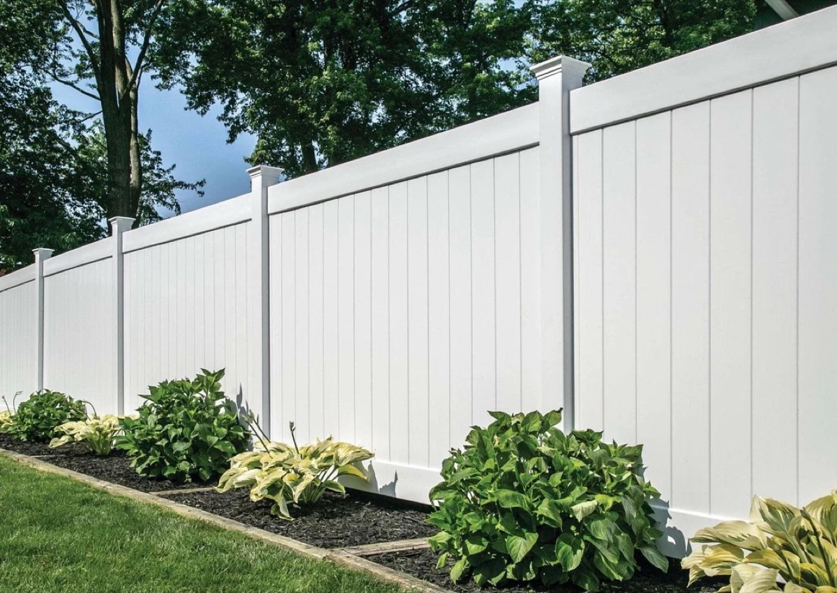 Vinyl privacy fence install in St. Pete